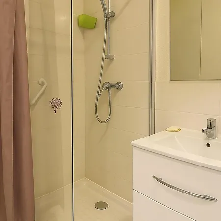 En Rdc Avec Jardin Privatif Et Piscine, A 50m De La - Saint-cyprien - Fr-1-732-6 Apartman Saint-Cyprien